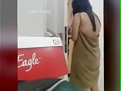 Desi asian indian pakistani Girl the towel to delivery boy