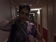 Indian Actress dare to walk naked in hotel with see through saree and guest see her